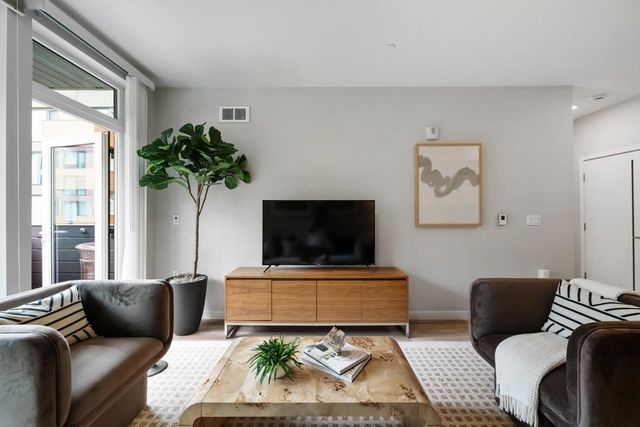 260 260 Brooklyn Basin Way 411, Oakland, CA 94606