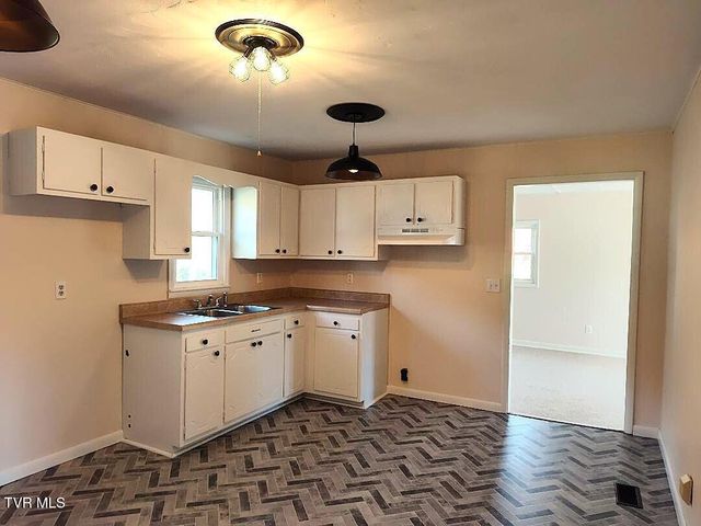 2805 East 6th Avenue, Big Stone Gap, VA 24219