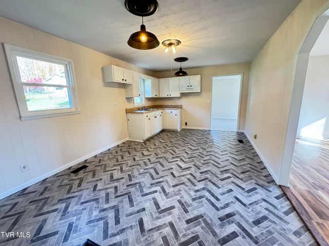 2805 East 6th Avenue, Big Stone Gap, VA 24219