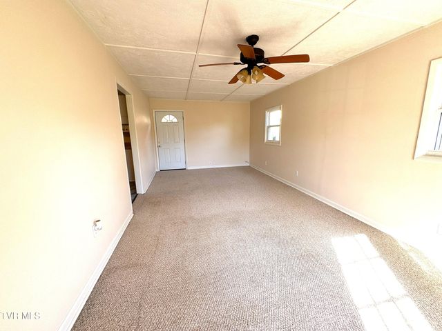 2805 East 6th Avenue, Big Stone Gap, VA 24219