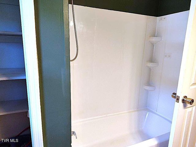 2805 East 6th Avenue, Big Stone Gap, VA 24219