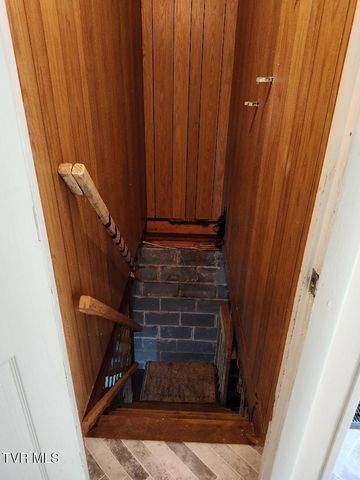 2805 East 6th Avenue, Big Stone Gap, VA 24219