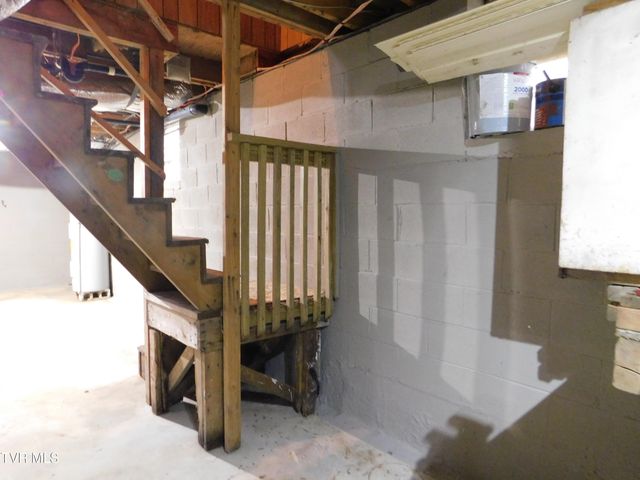 2805 East 6th Avenue, Big Stone Gap, VA 24219