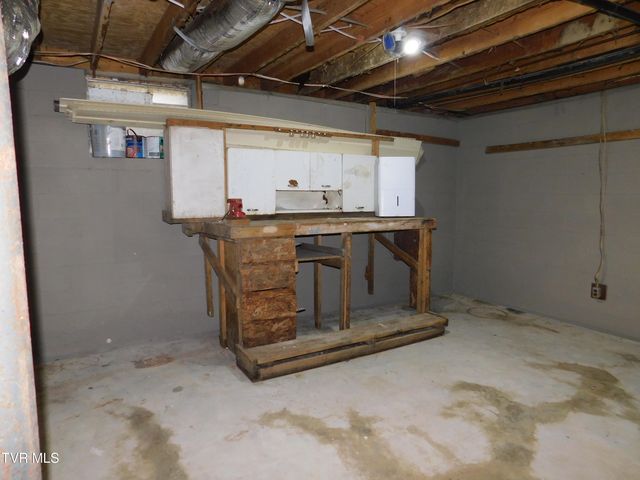 2805 East 6th Avenue, Big Stone Gap, VA 24219