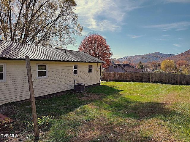 2805 East 6th Avenue, Big Stone Gap, VA 24219