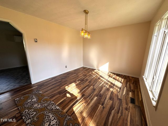 2805 East 6th Avenue, Big Stone Gap, VA 24219