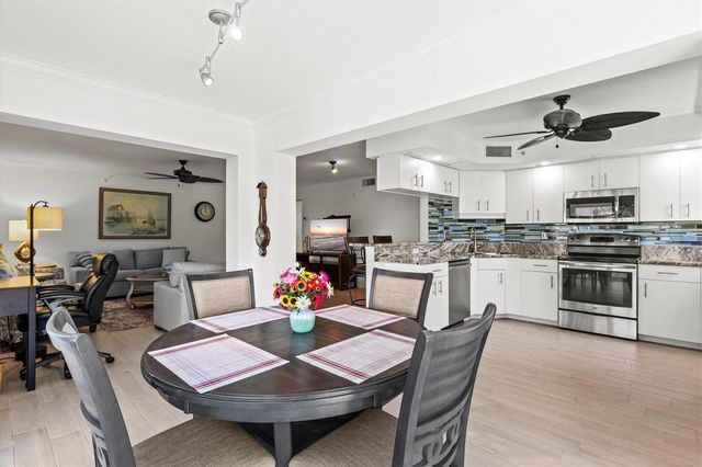 811 MONTROSE DRIVE 103, Venice, FL 34293