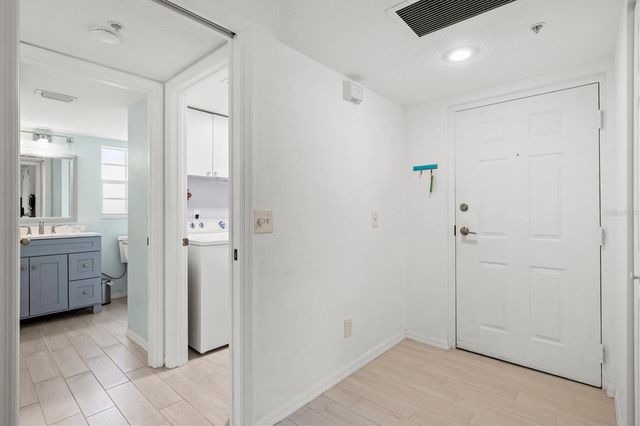 811 MONTROSE DRIVE 103, Venice, FL 34293