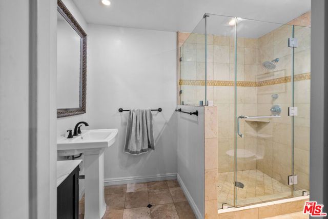 4050 Via Dolce 240, Marina Del Rey, CA 90292