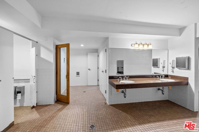 4050 Via Dolce 240, Marina Del Rey, CA 90292