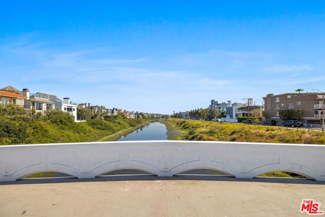 4050 Via Dolce 240, Marina Del Rey, CA 90292