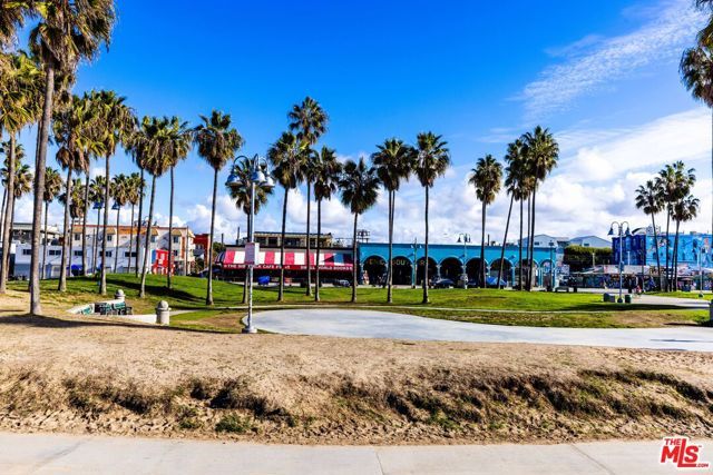 4050 Via Dolce 240, Marina Del Rey, CA 90292