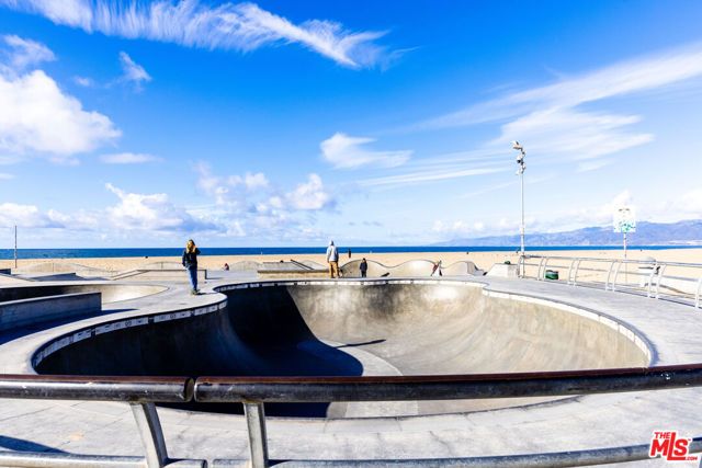 4050 Via Dolce 240, Marina Del Rey, CA 90292