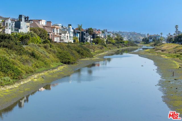 4050 Via Dolce 240, Marina Del Rey, CA 90292