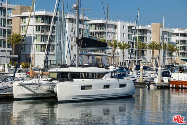 4050 Via Dolce 240, Marina Del Rey, CA 90292