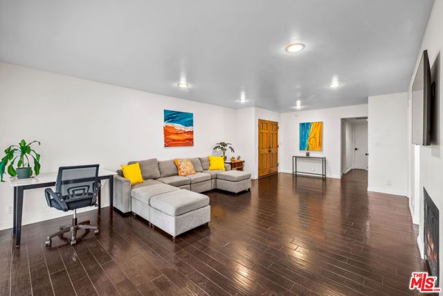 4050 Via Dolce 240, Marina Del Rey, CA 90292