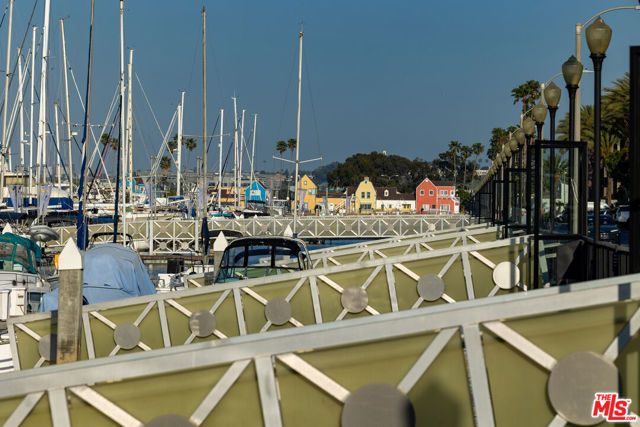 4050 Via Dolce 240, Marina Del Rey, CA 90292