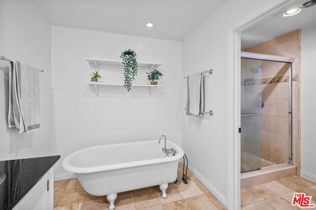 4050 Via Dolce 240, Marina Del Rey, CA 90292