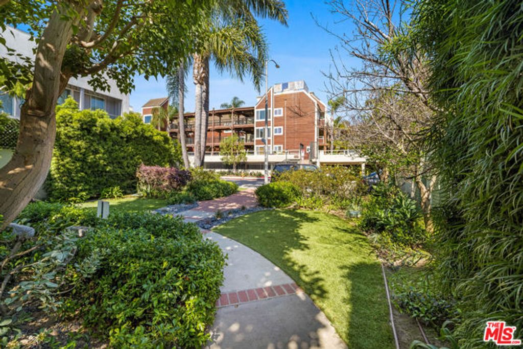 4050 Via Dolce 240, Marina Del Rey, CA 90292