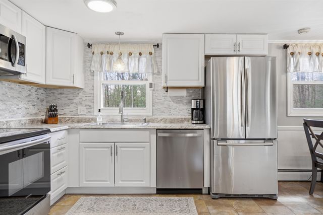 9 Tuttle Road, Bedford, NH 03110