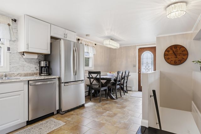 9 Tuttle Road, Bedford, NH 03110