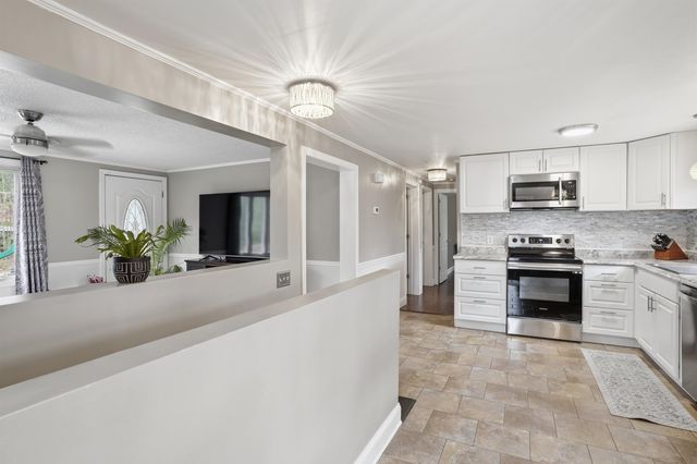 9 Tuttle Road, Bedford, NH 03110