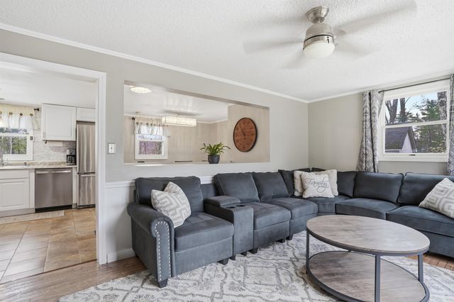 9 Tuttle Road, Bedford, NH 03110