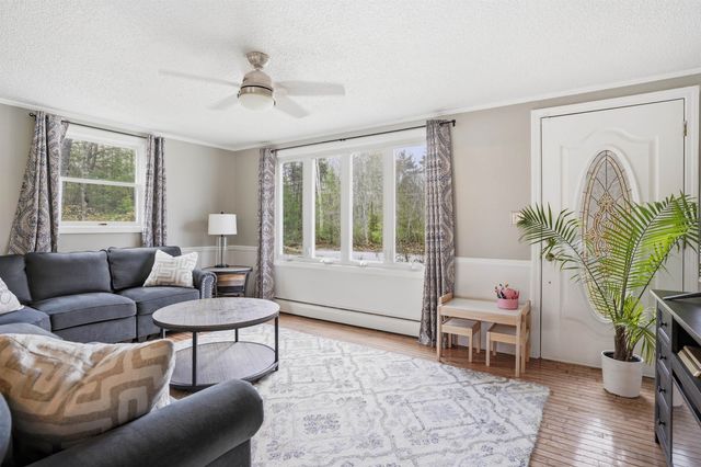 9 Tuttle Road, Bedford, NH 03110