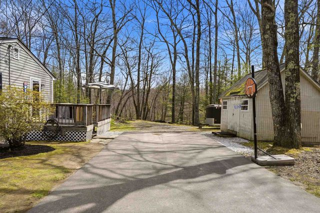 9 Tuttle Road, Bedford, NH 03110