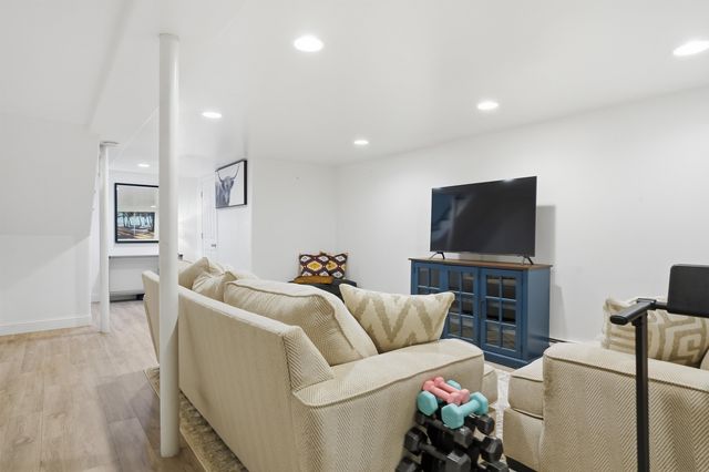 9 Tuttle Road, Bedford, NH 03110