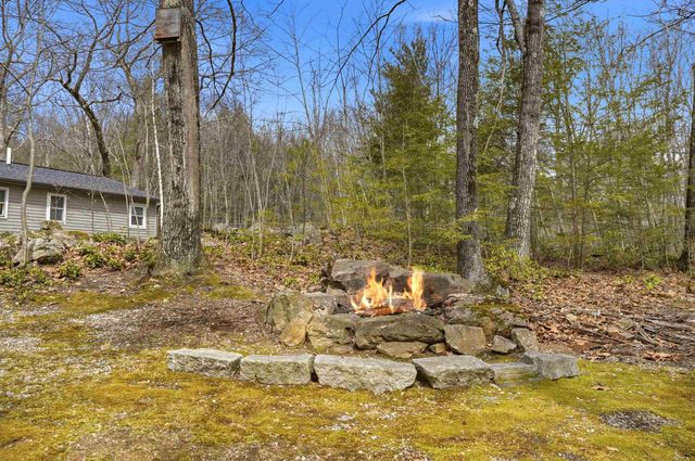 9 Tuttle Road, Bedford, NH 03110