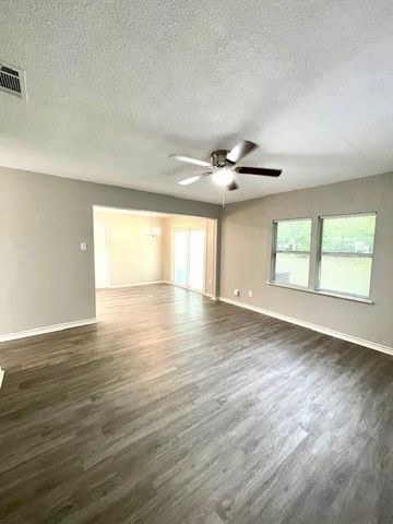 2918 3rd Avenue N, Texas City, TX 77590