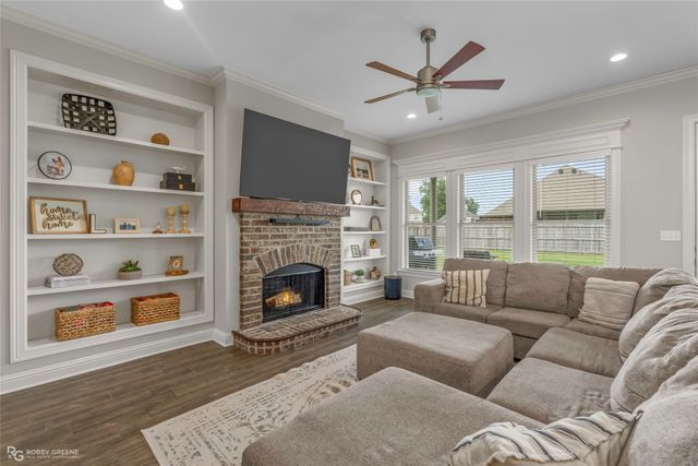 307 Nandina Drive, Bossier City, LA 71112