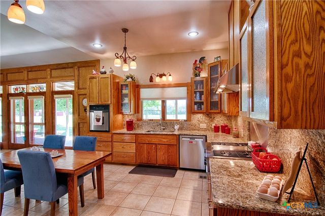 7755 Fm 1295, Moulton, TX 77975