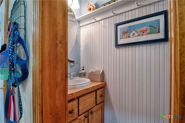 7755 Fm 1295, Moulton, TX 77975