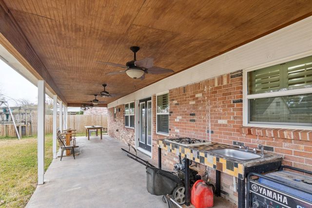 2705 Huckleberry Lane, Pasadena, TX 77502