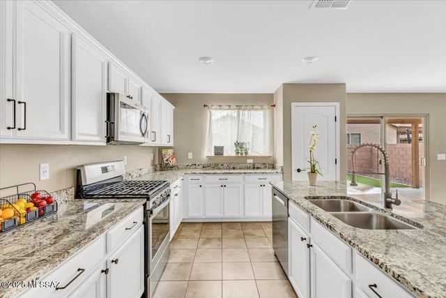 9596 S Miller Flats Drive, Tucson, AZ 85747