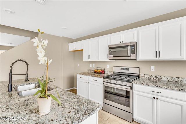 9596 S Miller Flats Drive, Tucson, AZ 85747