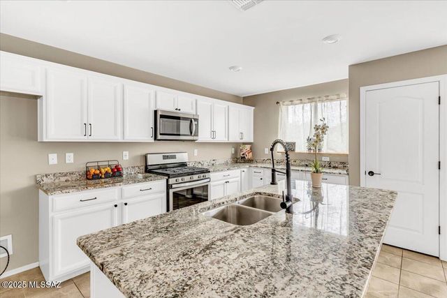 9596 S Miller Flats Drive, Tucson, AZ 85747