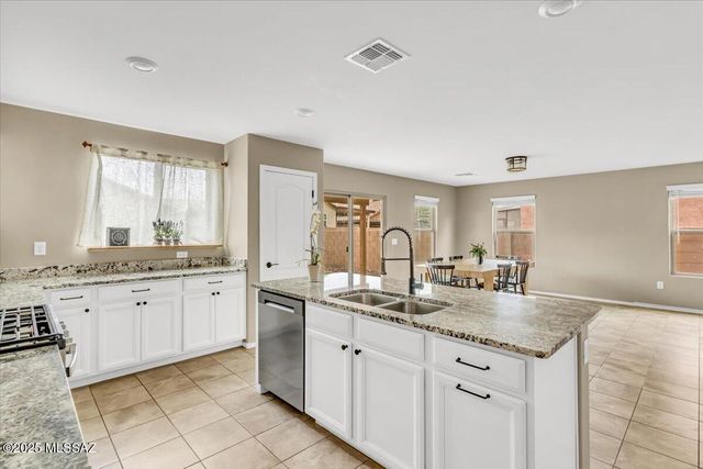 9596 S Miller Flats Drive, Tucson, AZ 85747