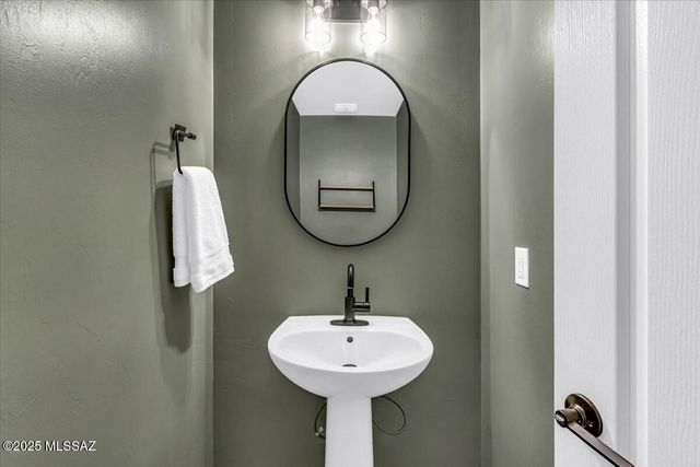 9596 S Miller Flats Drive, Tucson, AZ 85747