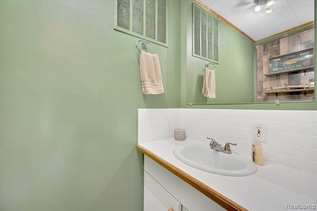 500 W Norway Lake Road, Lapeer, MI 48446