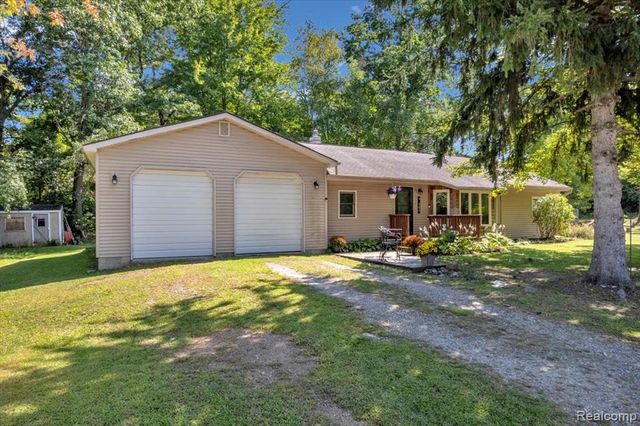 500 W Norway Lake Road, Lapeer, MI 48446