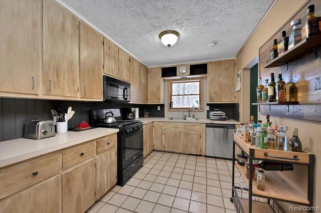 500 W Norway Lake Road, Lapeer, MI 48446