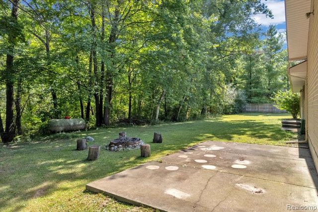 500 W Norway Lake Road, Lapeer, MI 48446