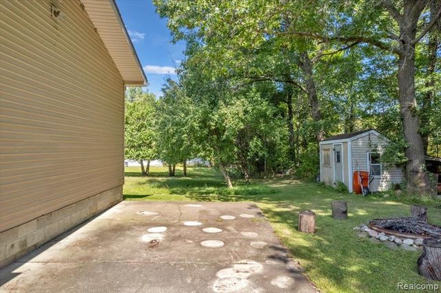 500 W Norway Lake Road, Lapeer, MI 48446