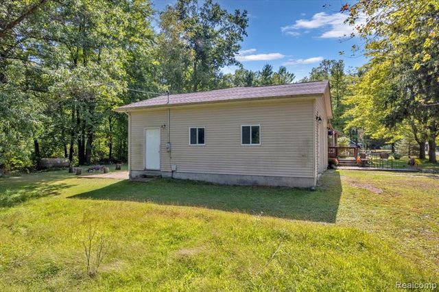 500 W Norway Lake Road, Lapeer, MI 48446