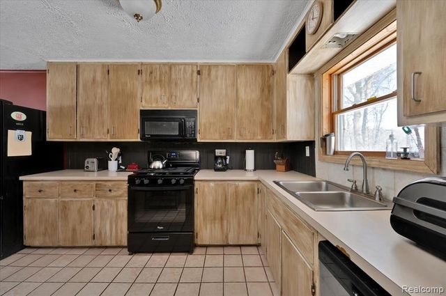 500 W Norway Lake Road, Lapeer, MI 48446