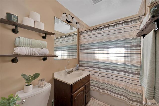 500 W Norway Lake Road, Lapeer, MI 48446