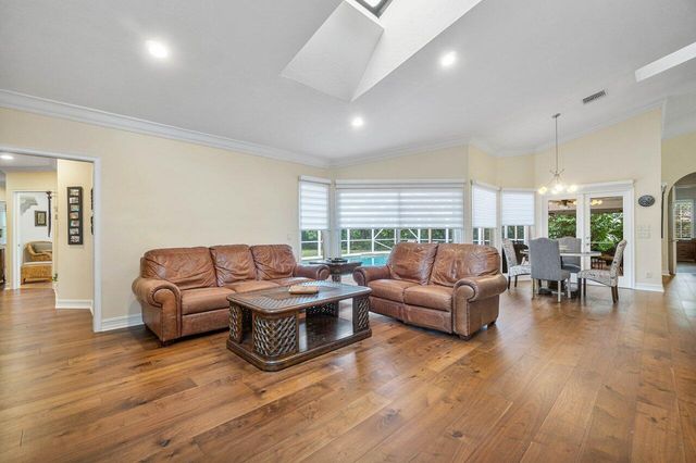 45 Dunbar Road, Palm Beach Gardens, FL 33418